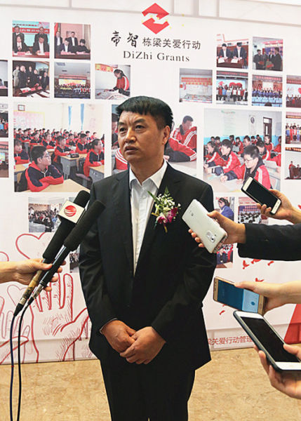 王旭东在接受媒体的采访