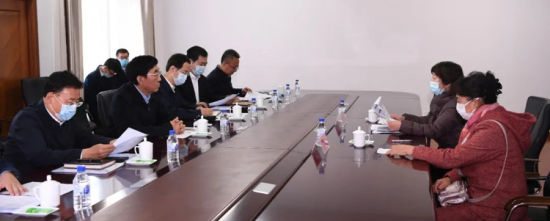11月3日，吉林省委书记巴音朝鲁来到吉林省信访局调研，在接待室现场接待来访群众
