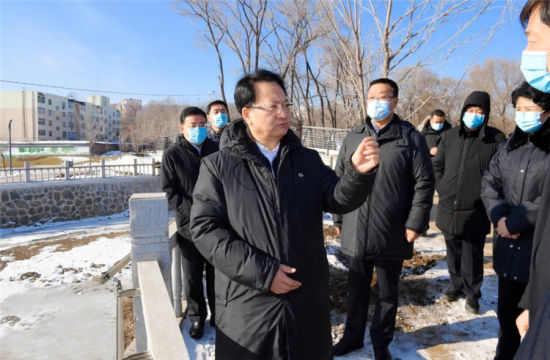 11月29日，吉林省委书记景俊海到辽源调研，实地检查仙人河黑臭水体治理情况。
