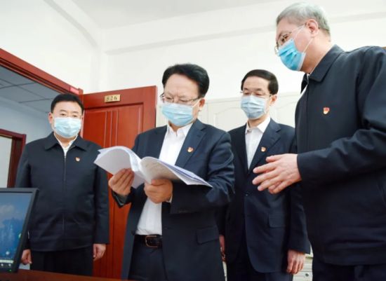 12月7日，吉林省委书记景俊海到省直机关工委走访调研，看望慰问机关干部，了解具体工作情况。