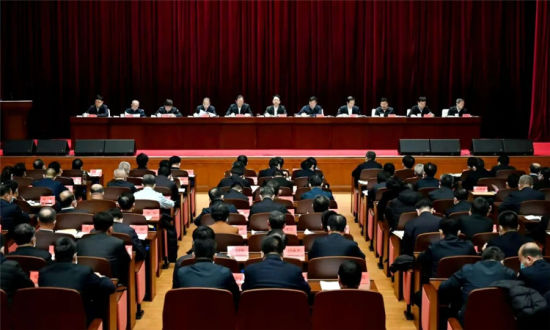 12月24日，省委全面依法治省工作会议在长春召开。