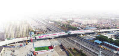 总投资2.6亿元的惠新路公铁立交桥成功合龙，预计明年6月底通车，届时德惠市区将实现铁路南北快速通达。