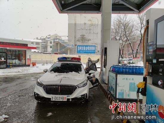 中国石油吉林销售白山分公司加油站开辟防疫保供绿色通道。陈华娇/供图