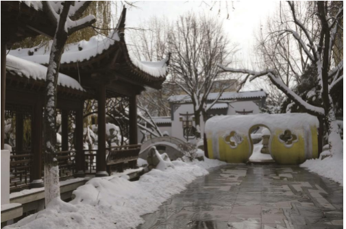 锦程公园内卷轴广场雪景