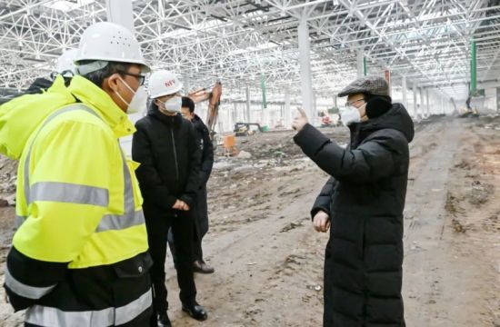 12月28日，省委书记景俊海在长春调研重大项目建设工作，实地察看奥迪一汽新能源汽车项目进展情况。