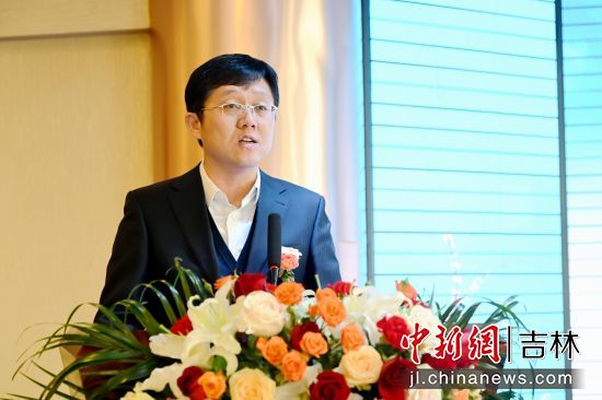 安图县委常委、宣传部部长文锡峰主持仪式