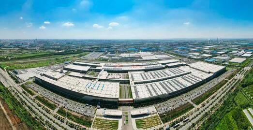 这是2022年8月16日无人机拍摄的一汽红旗繁荣工厂。新华社记者 许畅 摄 这是2022年8月16日无人机拍摄的一汽红旗繁荣工厂。新华社记者 许畅 摄